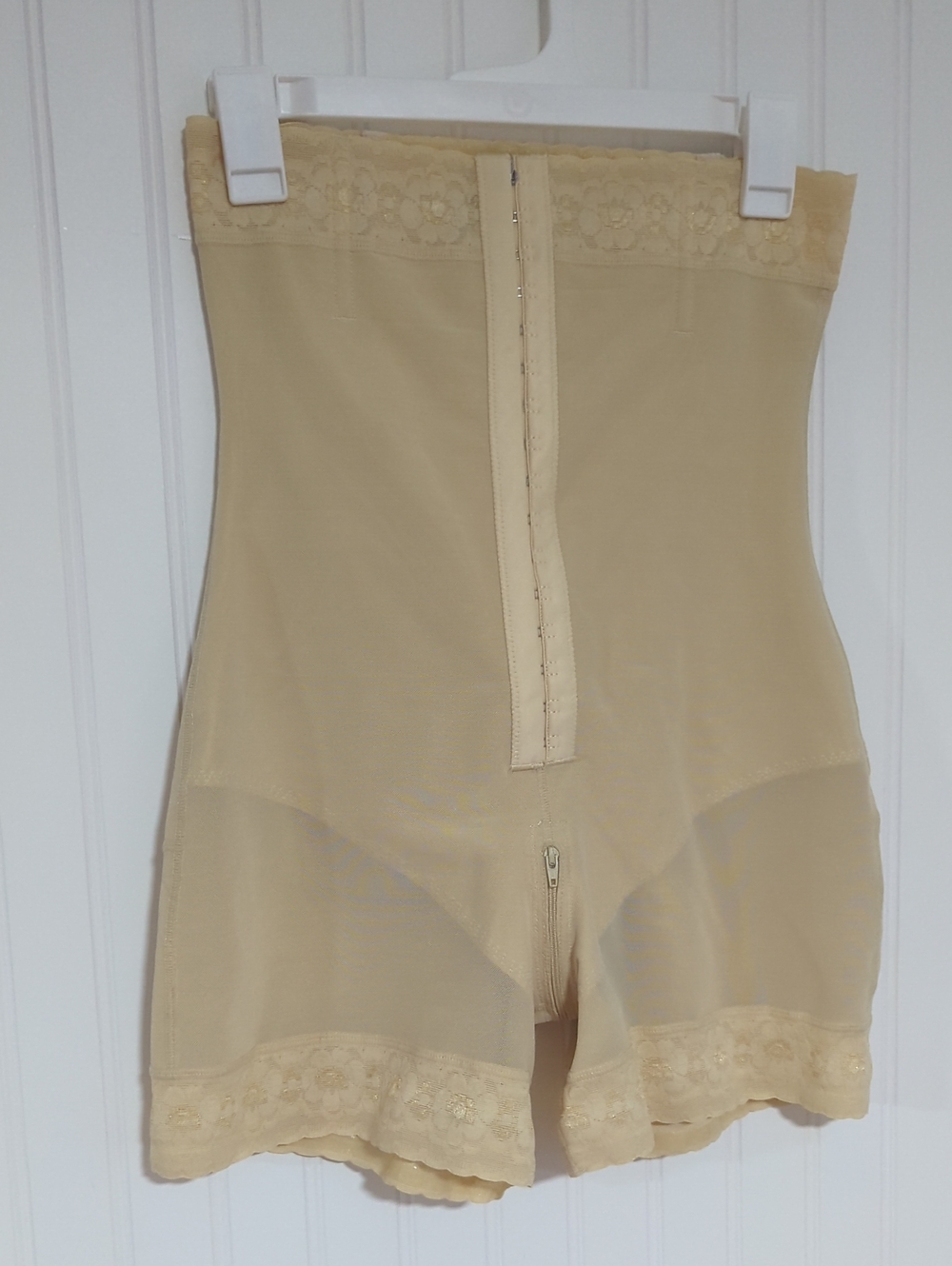 High-Waist Beige Lace-Trim Shaping Shorts